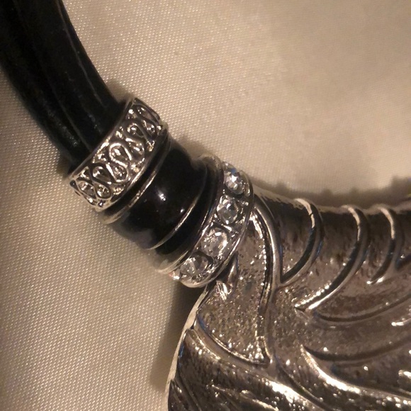 Necklace and earrings - Picture 3 of 5